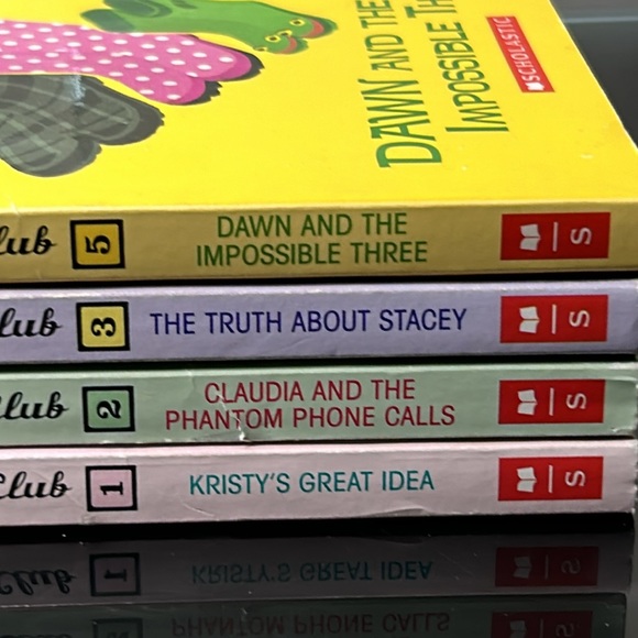THE BABYSITTERS CLUB BY ANN M. MARTIN - Picture 1 of 4